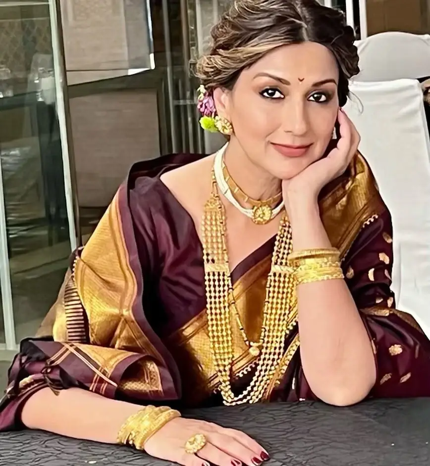 NORTH INDIAN ACTRESS SONALI BENDRE IN TRADITIONAL MAROON SAREE 4